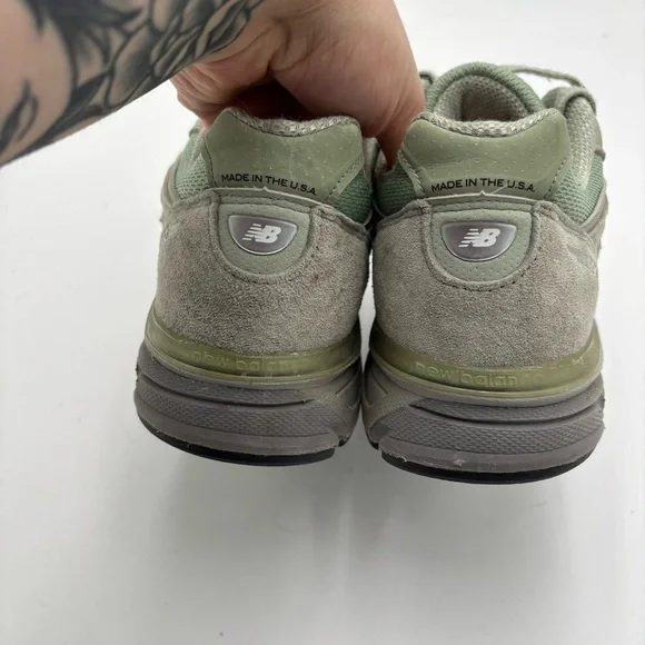 New Balance Men’s 9 Green Mint Grey Suede 990 Made in USA Sneakers